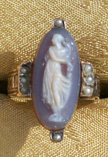 1870's Full Figure Cameo Ring Banded Agate Gold & Pearls Size 3/4