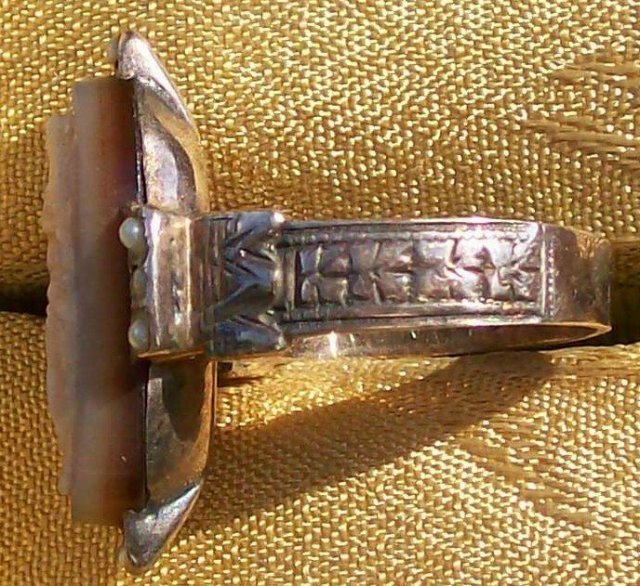 1870's Full Figure Cameo Ring Banded Agate Gold & Pearls Size 3/4
