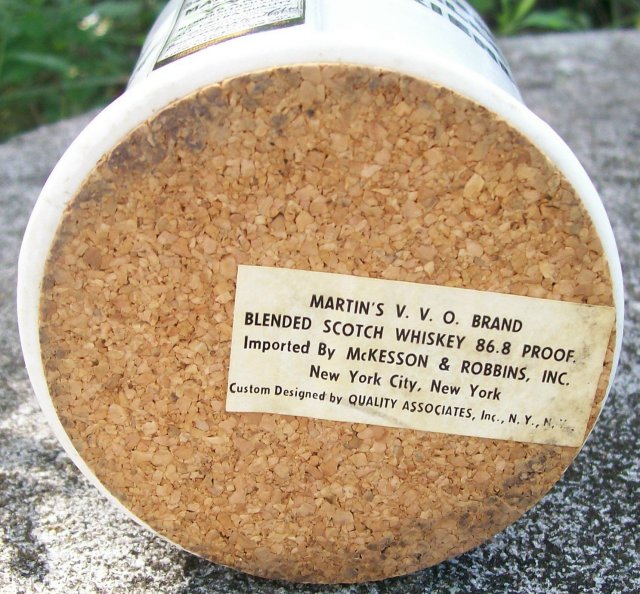 Martin's V.V.O. Scotch Advertising Ceramic Swizzle-Stick Holder 4 3/8