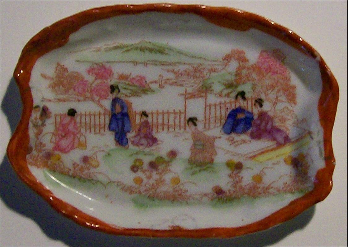 Geisha Girl Pin Tray: Picnic
