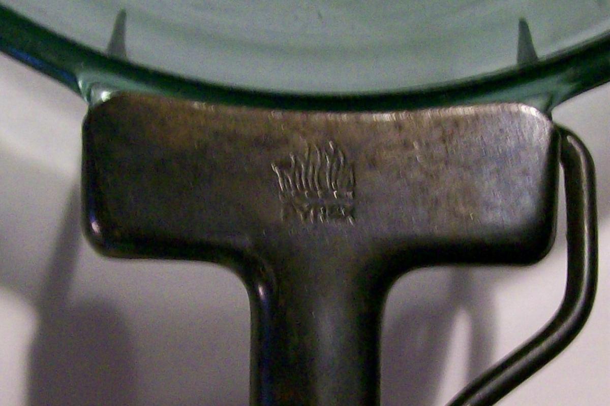Pyrex Flameware Skillet with Detachable Handle