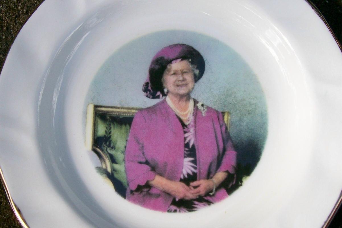 Queen Mother Elizabeth 85th Birthday Bone China Dish