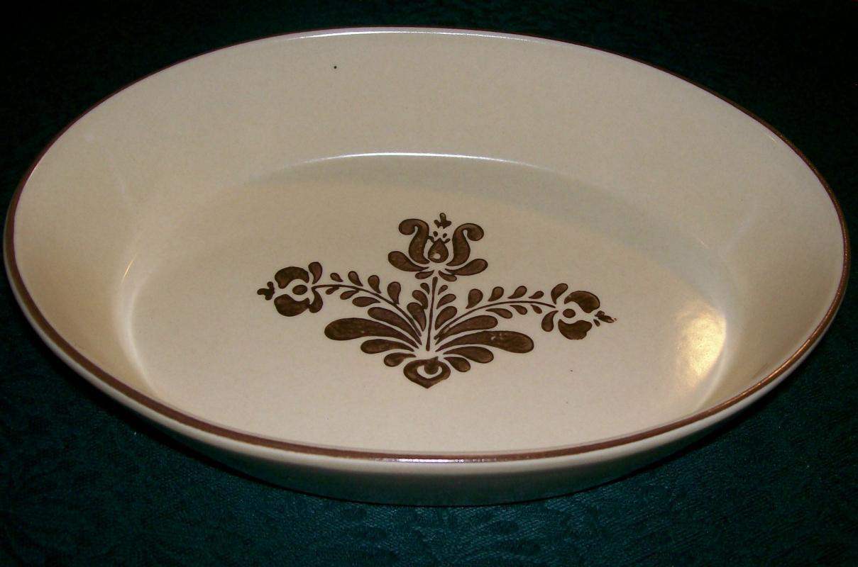 Pfaltzgraff Stoneware Village Oval Baker 10 1/4