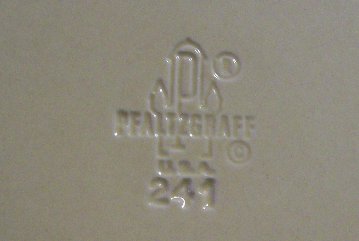 Pfaltzgraff Stoneware Village Oval Baker 10 1/4
