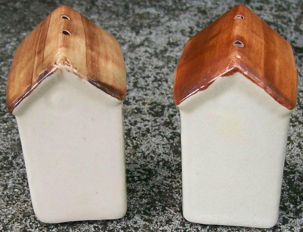 Novelty S&P Shakers: Outhouses