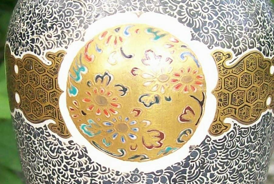 Kinkozan Satsuma Ceramic Vase Black w/Multicolor Phoenix & Flower Medallions 4.75
