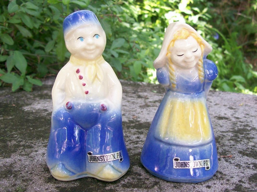 Shawnee Dutch Children Ceramic Salt & Pepper #323 Souvenir of Johnstown, Pennsylvania