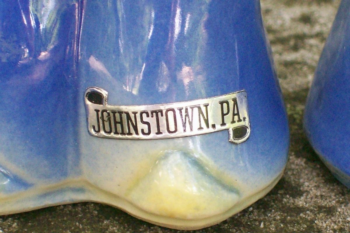 Shawnee Dutch Children Ceramic Salt & Pepper #323 Souvenir of Johnstown, Pennsylvania