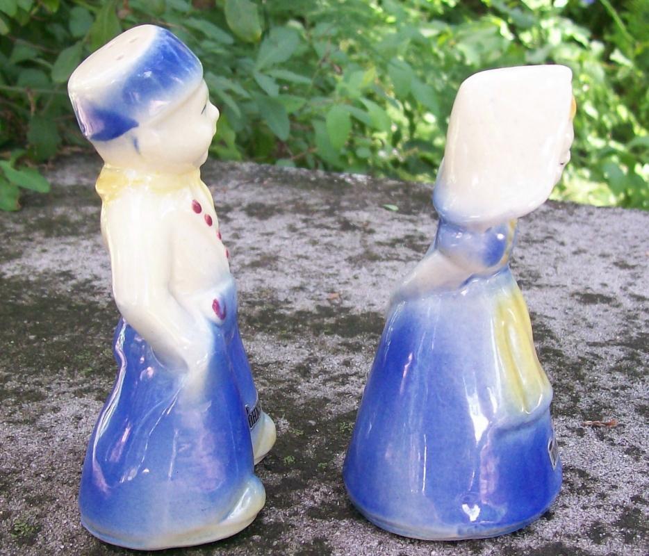 Shawnee Dutch Children Ceramic Salt & Pepper #323 Souvenir of Johnstown, Pennsylvania