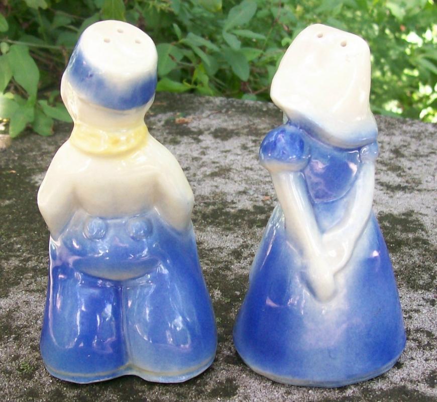 Shawnee Dutch Children Ceramic Salt & Pepper #323 Souvenir of Johnstown, Pennsylvania