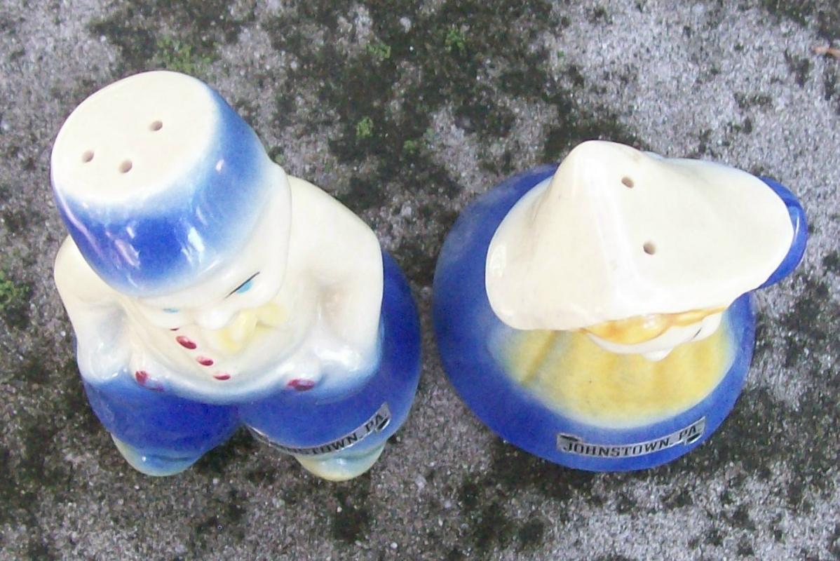 Shawnee Dutch Children Ceramic Salt & Pepper #323 Souvenir of Johnstown, Pennsylvania