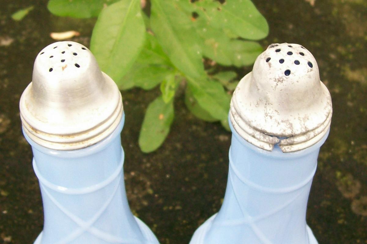 Jeannette Delphite Blue Salt & Pepper Shakers: Molded Chianti Bottle Shape