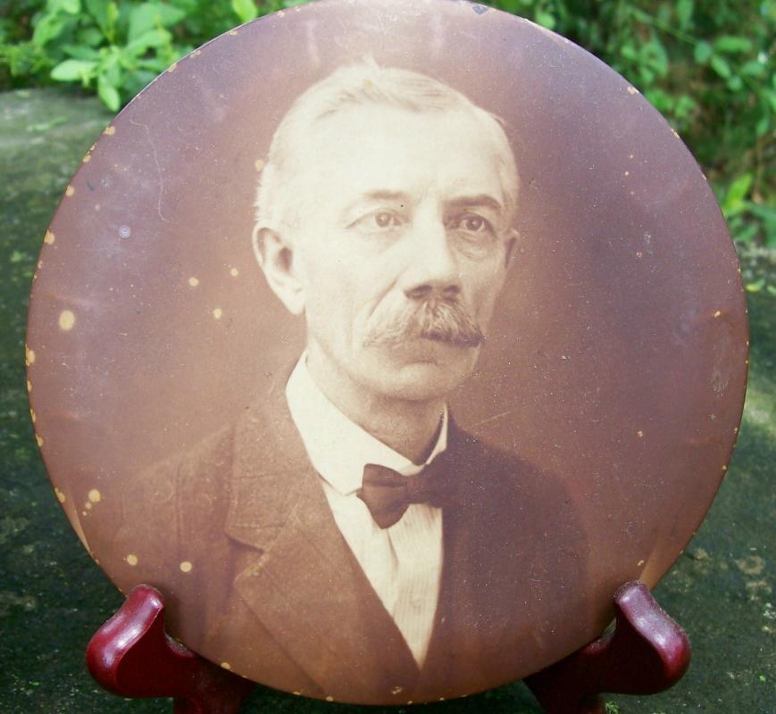 Columbia Portrait Co. Metal Photo Pair 6
