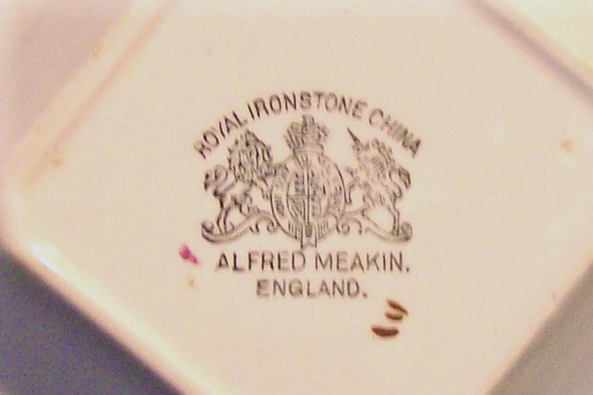 Meakin Tea Leaf Ironstone Nappy/Dish Copper Luster Trim 4.25