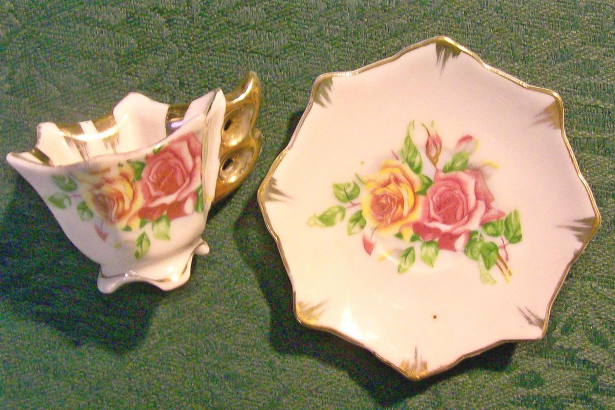 Enesco/Japan Miniature Ceramic Cup & Saucer: Octagon with Roses