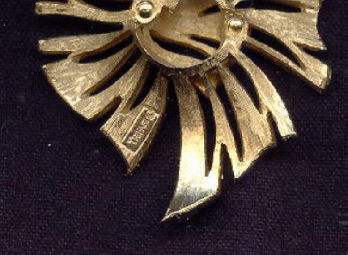 Trifari Bow Brooch/Pin