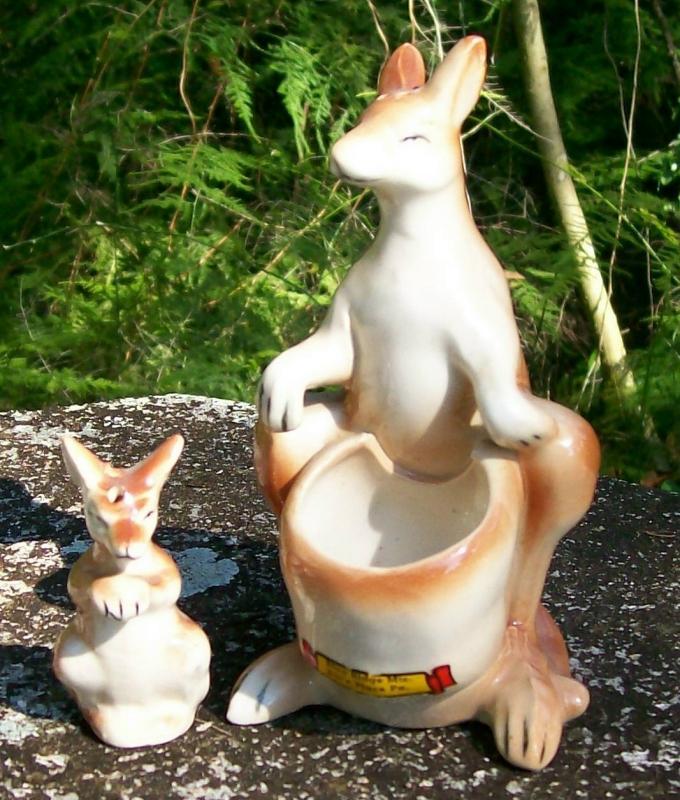 Kangaroo & Joey Nester Salt & Pepper Shakers: Blue Ridge Mtns/Bill's Place/Pennsylvania Souvenir