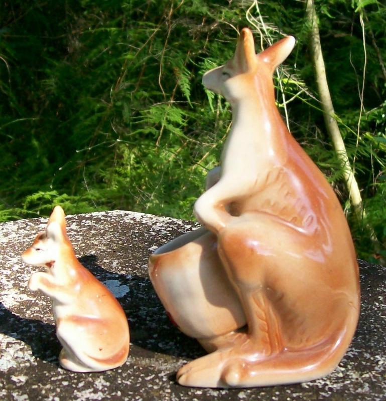 Kangaroo & Joey Nester Salt & Pepper Shakers: Blue Ridge Mtns/Bill's Place/Pennsylvania Souvenir