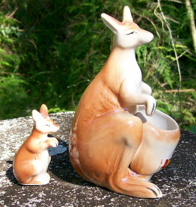Kangaroo & Joey Nester Salt & Pepper Shakers: Blue Ridge Mtns/Bill's Place/Pennsylvania Souvenir