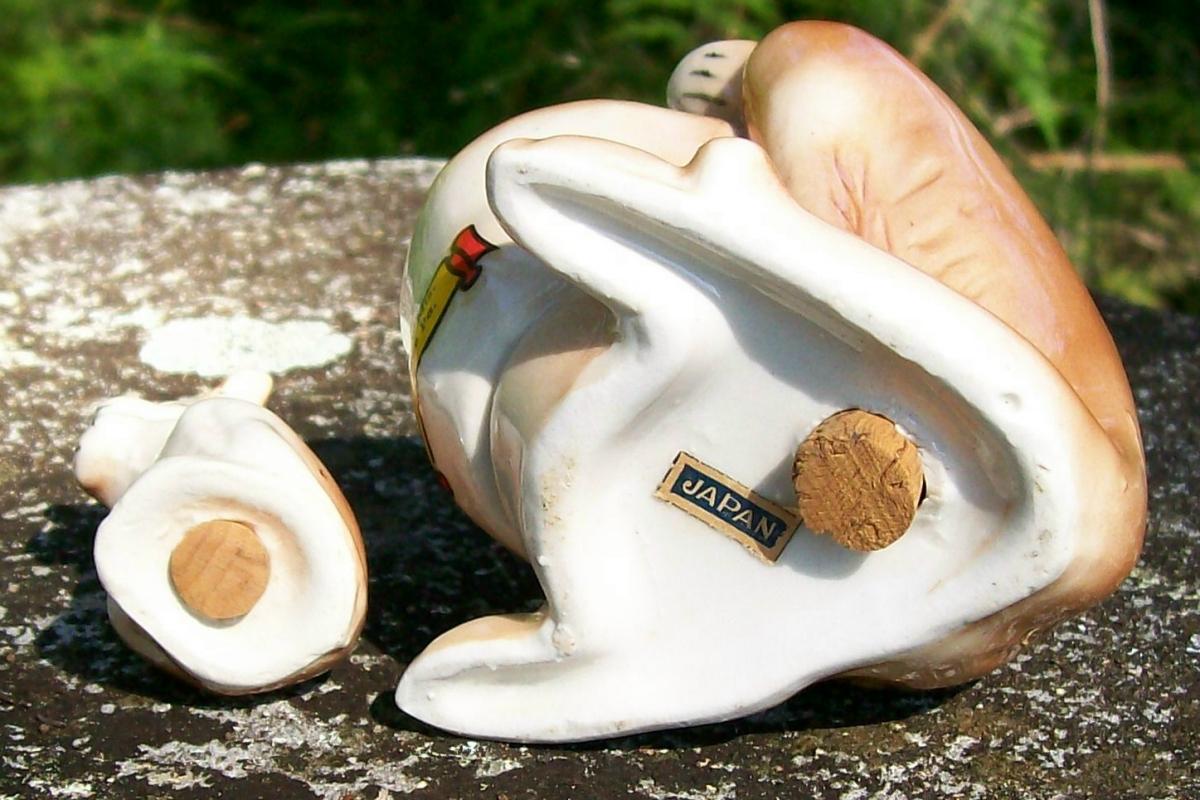 Kangaroo & Joey Nester Salt & Pepper Shakers: Blue Ridge Mtns/Bill's Place/Pennsylvania Souvenir
