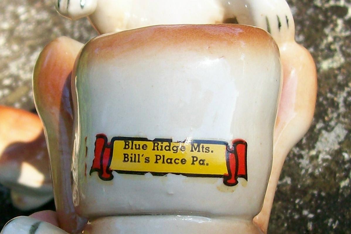 Kangaroo & Joey Nester Salt & Pepper Shakers: Blue Ridge Mtns/Bill's Place/Pennsylvania Souvenir