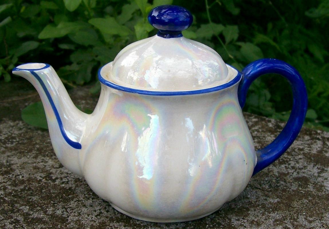 Czechoslovakian Teapot: Soap Bubble Luster/ Cobalt Trim