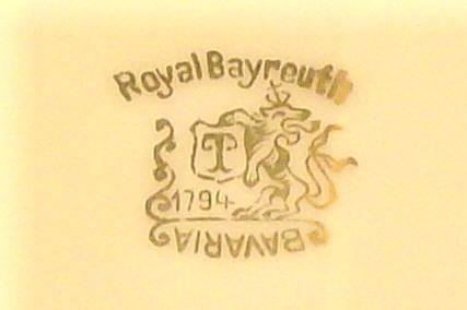 Royal Bayreuth Gold Encrusted Ceramic Plate: ROB24 Grapevine Motif