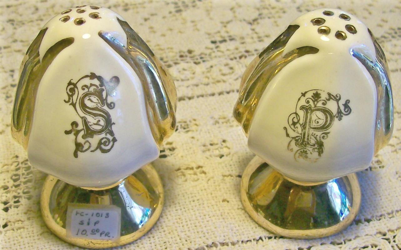 Figural Flower Bud Ceramic Salt & Pepper Shakers: Gold Metallic Trim
