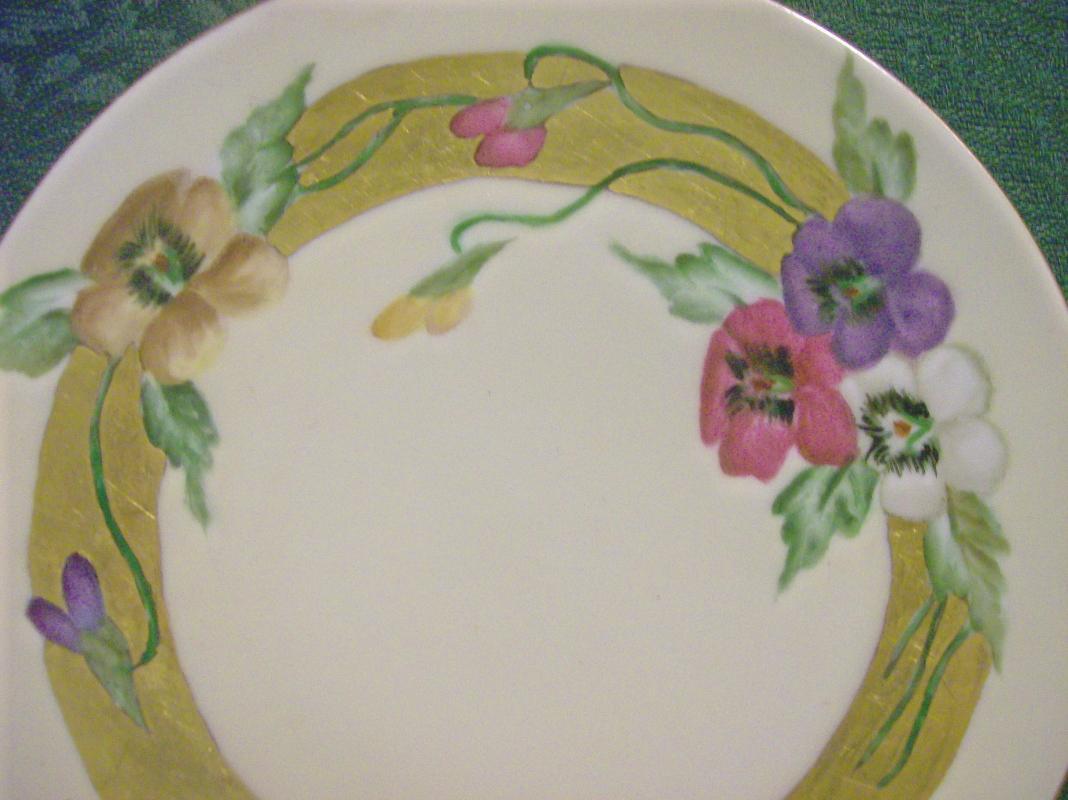 Thomas Bavaria Pansy Flower Ceramic Plate with Wide Gold Band Early 1900's