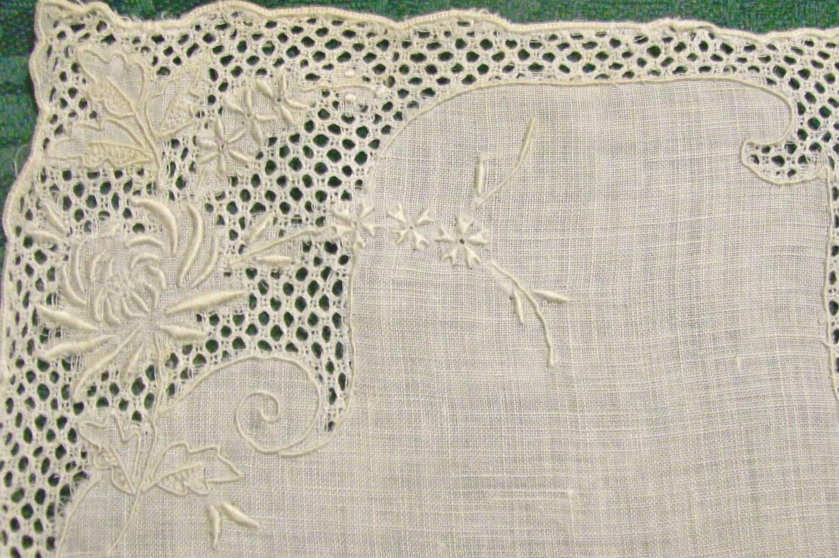 Linen & Lace Embroidered Cocktail Napkin Set/8 Cream on Cream Early 1900s