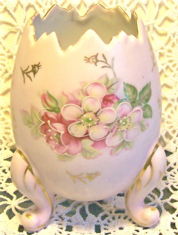 Pink Ceramic Egg Vase with Flower Decoration Ca. 1950's 4.75