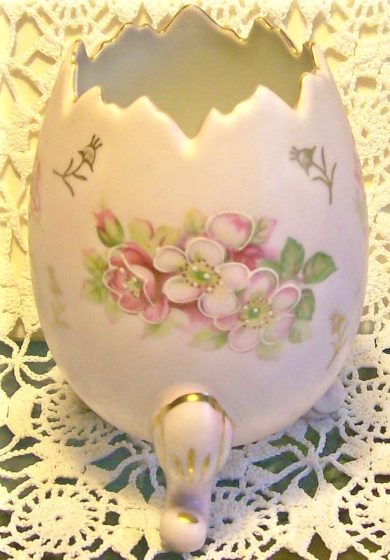 Pink Ceramic Egg Vase with Flower Decoration Ca. 1950's 4.75