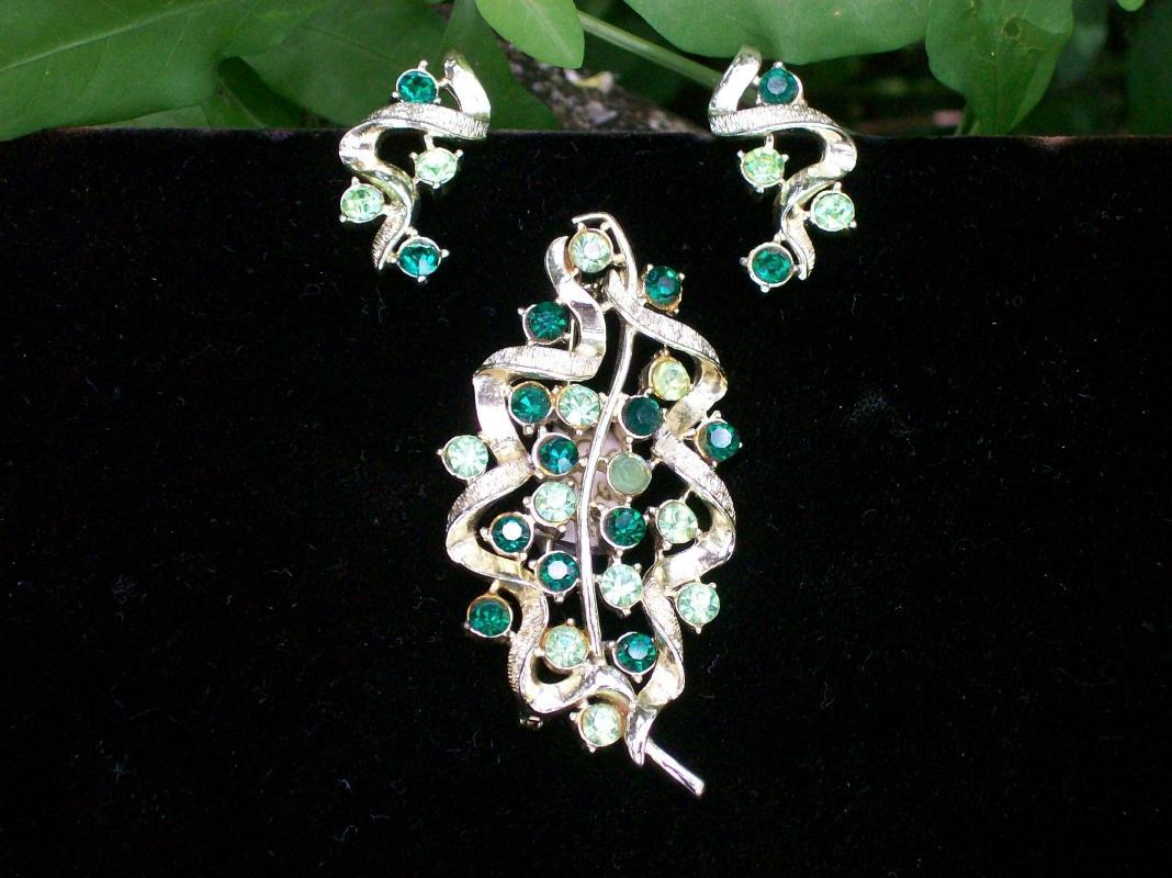 Coro Brooch/Pin & Earrings Set Stylized Leaf w/ Green Rhinetones/ Goldtone Setting