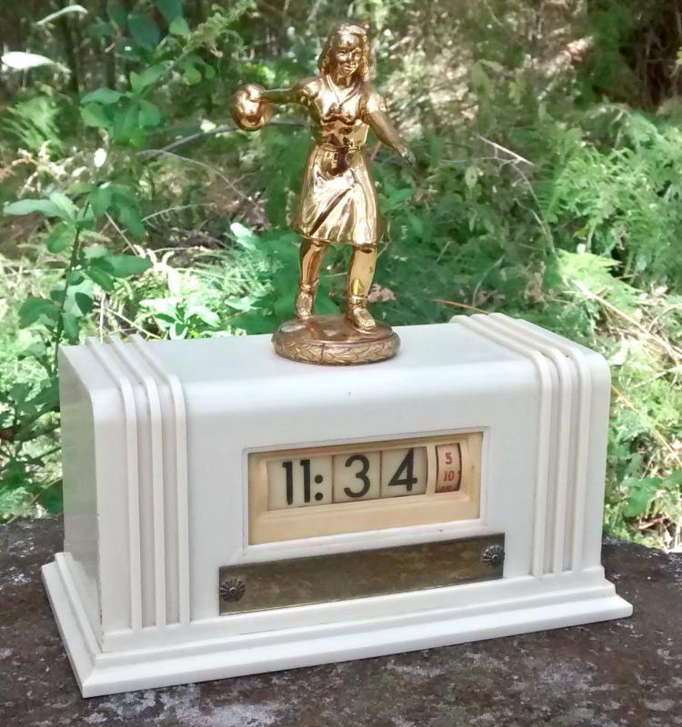 Bowling Trophy Pennwood Numechron Clock 1950s Ivory/Gold Electric Flip