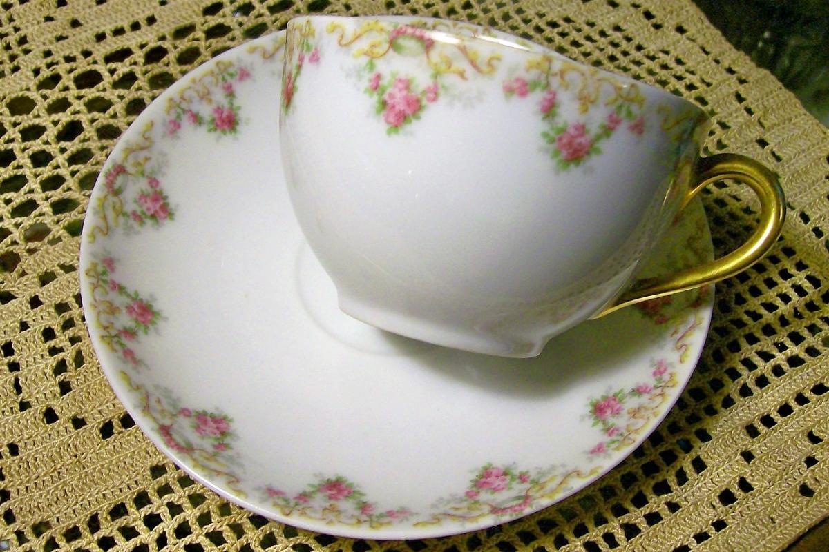 T&V Limoges Cups & Saucers #4290 Pink Roses 1892-1907 Pair