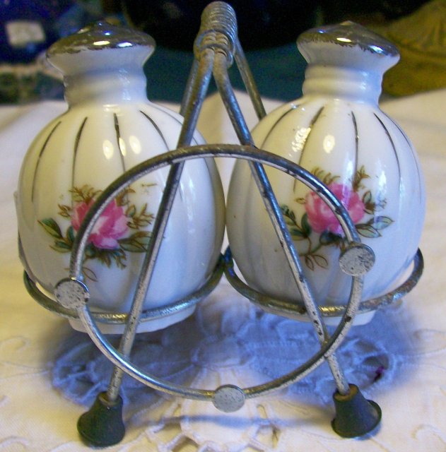 Rose Decal Ceramic Salt & Pepper Shakers Plat Trim W/ Holder Japan