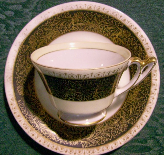 UCAGCO Occupied Japan Ceramic Footed Demitasse Cup & Saucer Set of 5 Black & Gold UCA53