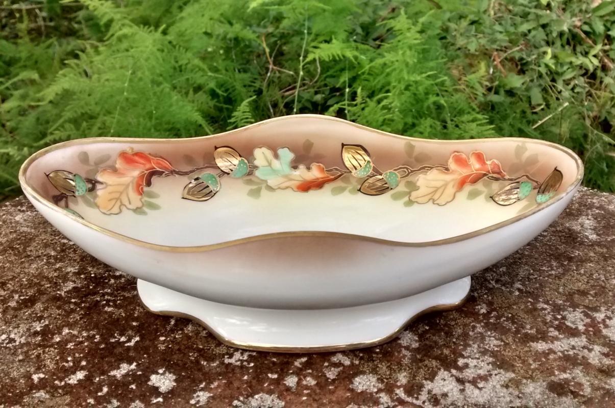 Noritake Nippon Handpainted Folded Bowl Acorns & Oak Leaves