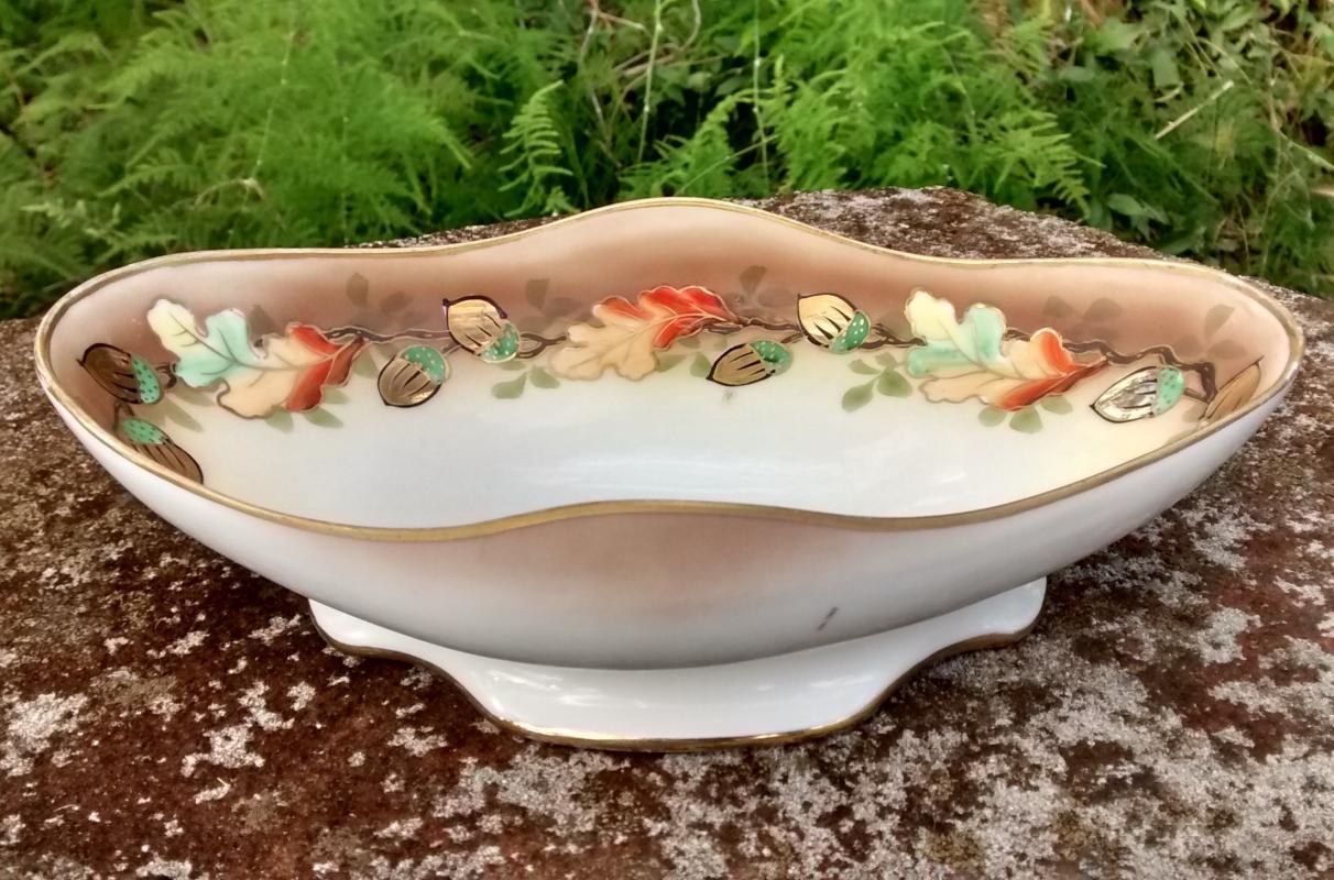 Noritake Nippon Handpainted Folded Bowl Acorns & Oak Leaves