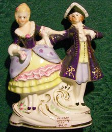 Colonial Couple Figurine by Coventry USA