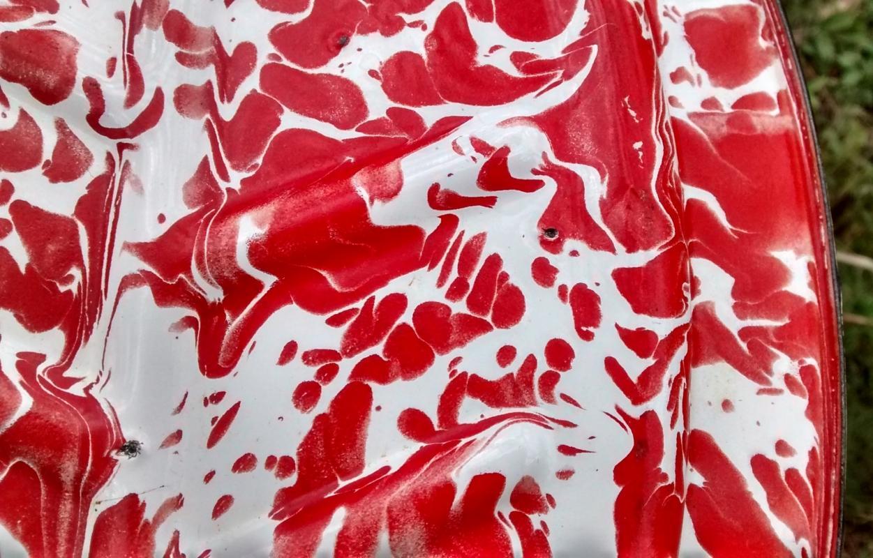Red Swirl Graniteware Meat Platter with Well & Tree 12