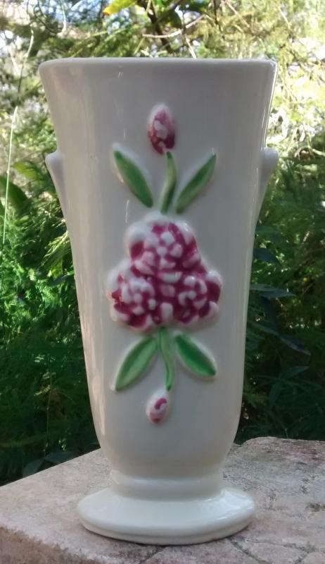 Shawnee Vase #1257 Magenta Flower/Green Leaves 6.75