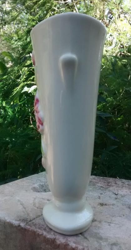 Shawnee Vase #1257 Magenta Flower/Green Leaves 6.75