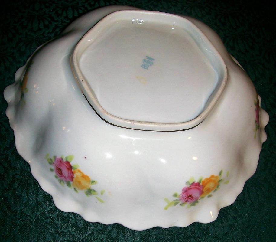 Royal Kinran Nippon Bowl Roses & Gold 11.5