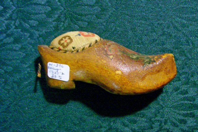Wooden Shoe Pin Cushion Early 1900's Holland/Netherlands Souvenir