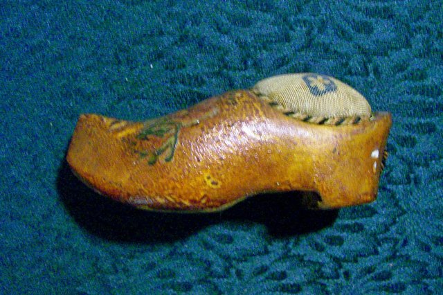 Wooden Shoe Pin Cushion Early 1900's Holland/Netherlands Souvenir
