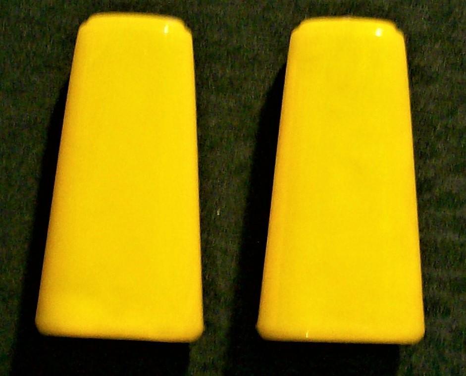 Burrite Plastic S&P Shakers Burroughs Mfg/ Los Angeles California