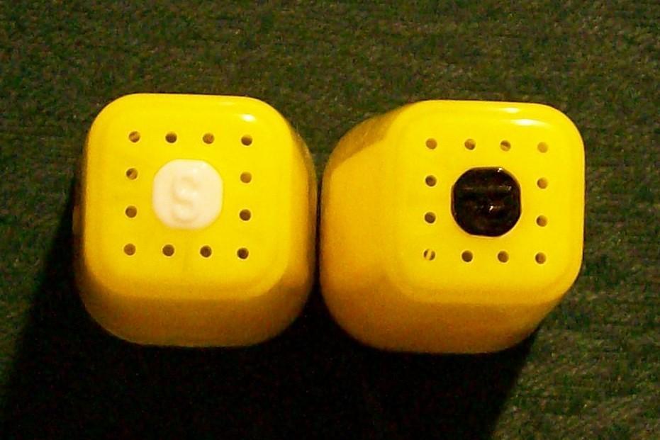 Burrite Plastic S&P Shakers Burroughs Mfg/ Los Angeles California