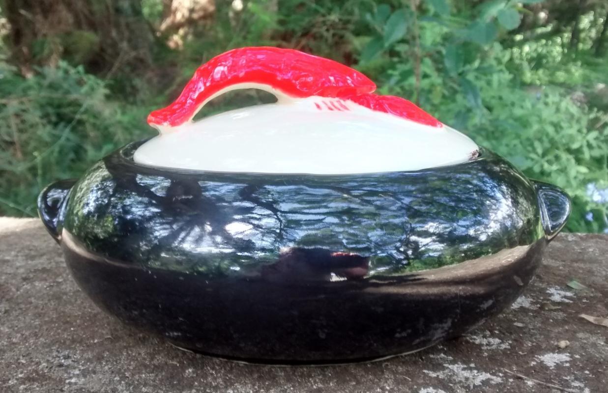 Shawnee Kenwood Lobster Ware Two-Handled Casserole w/Lid #992