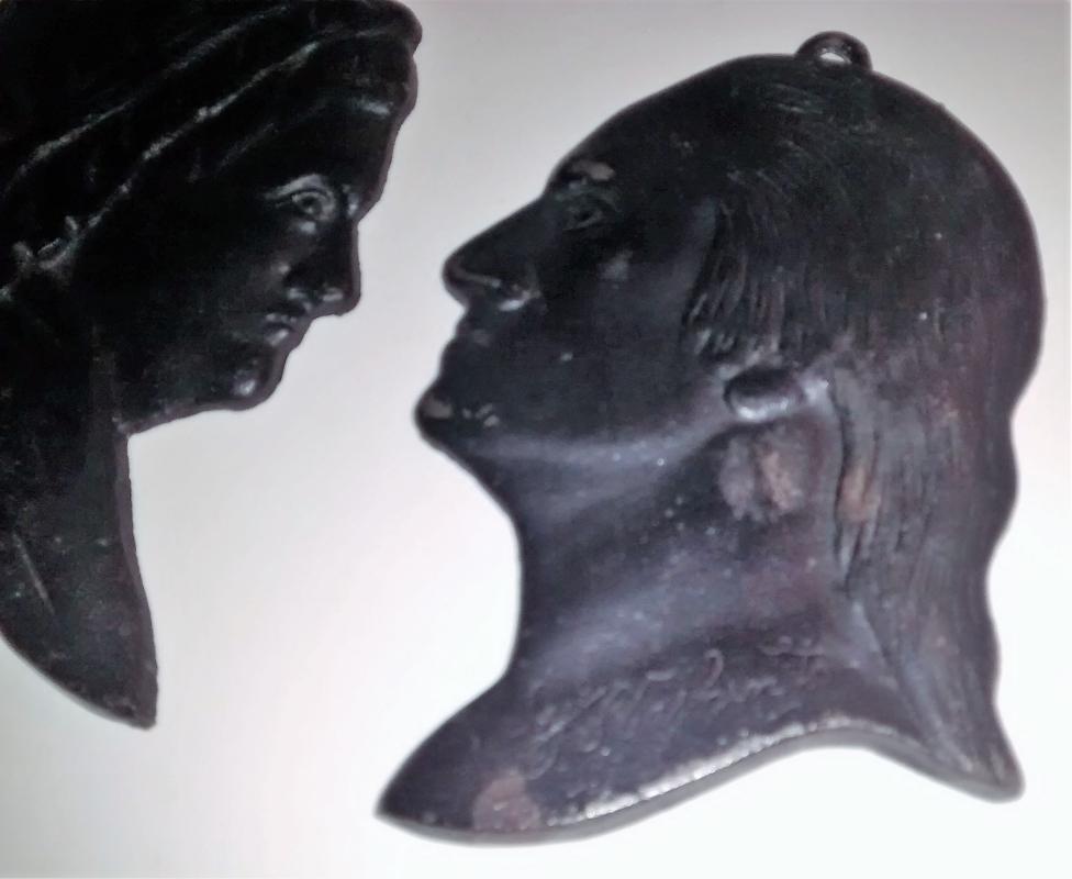 Virginia Metalcrafters Cast Iron Silhouette Plaque Pair George & Martha Washington